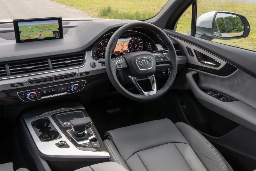 Торпедо Audi Q7 TDI Quattro S-Line (4M) 2015 года  (UK) (фото 27 из 40)